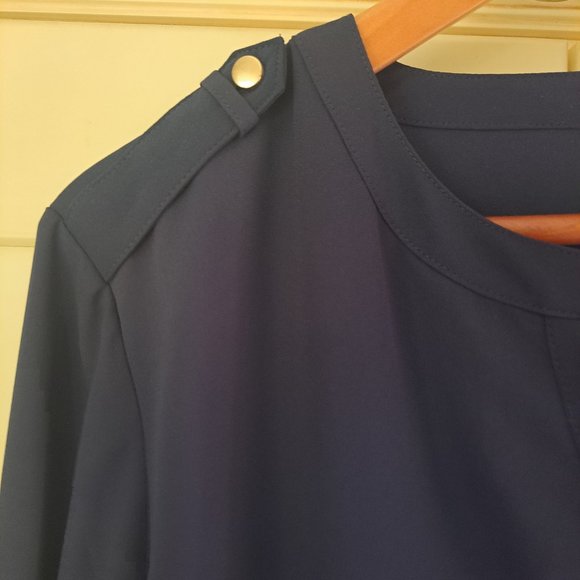 Chico's women's Navy blue lagen style top with gold buttons Sz Large Chicos Sz 2 - Picture 5 of 6